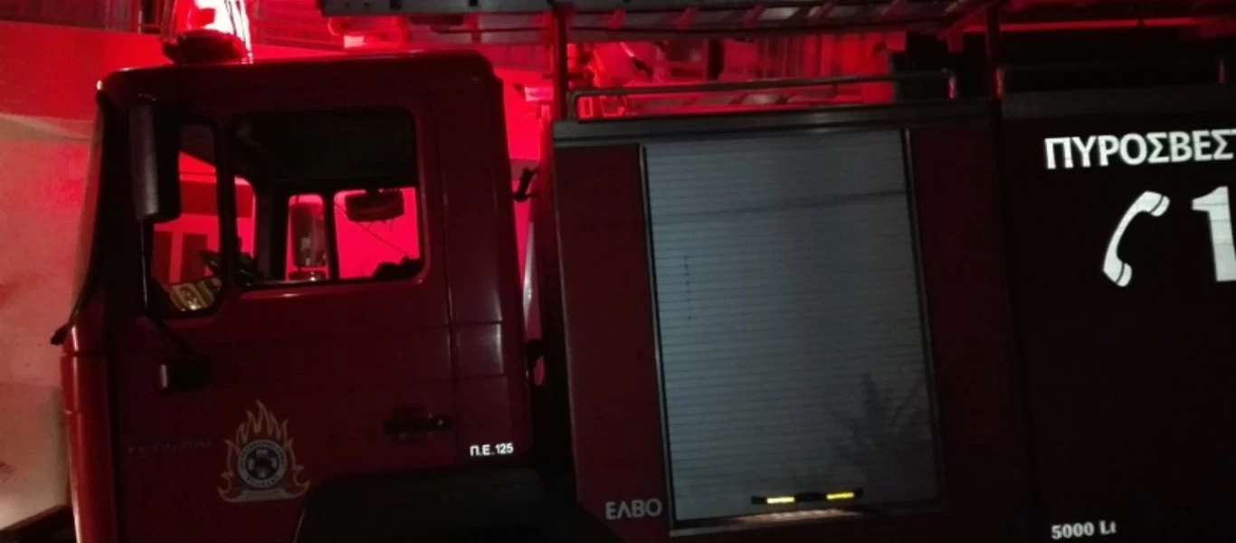 Πάτρα: Φωτιά σε διαμέρισμα από αναμμένο καντήλι - Λαμπάδιασε η πολυκατοικία (βίντεο)